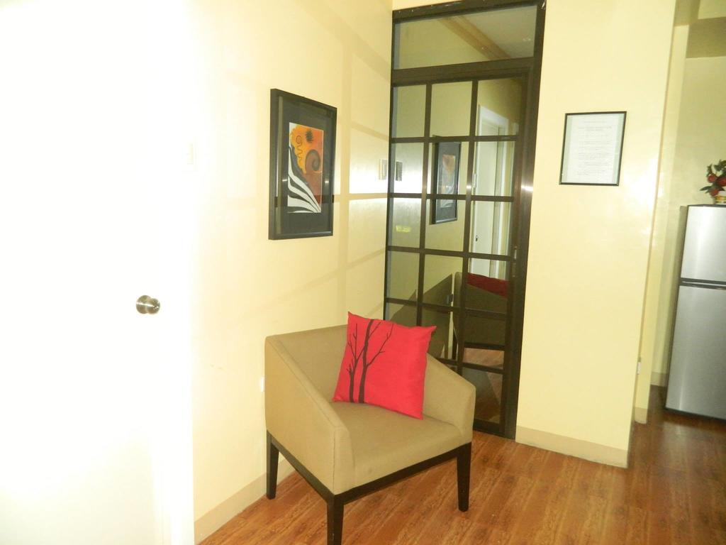 The Saint Joseph Residential Suites Lucena Cameră foto